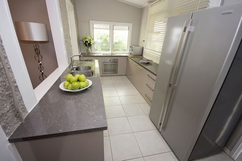 Stylish Central House - Accommodation Mermaid Beach 2