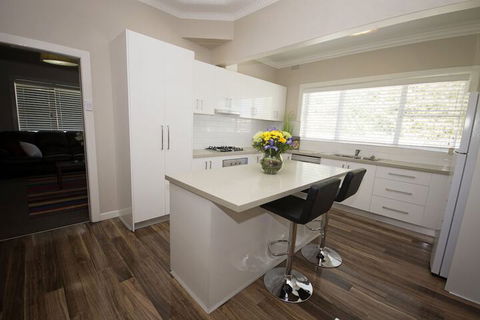 Central Wagga House - Accommodation Mermaid Beach 2