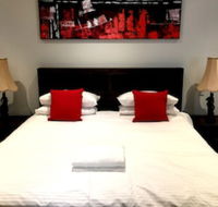Deluxe Lake View House - Accommodation Mermaid Beach
