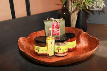 Olio Bello Lakeside Glamping - Accommodation Mermaid Beach 6