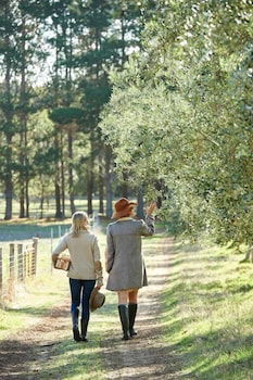 Olio Bello Lakeside Glamping - Accommodation Mermaid Beach 5