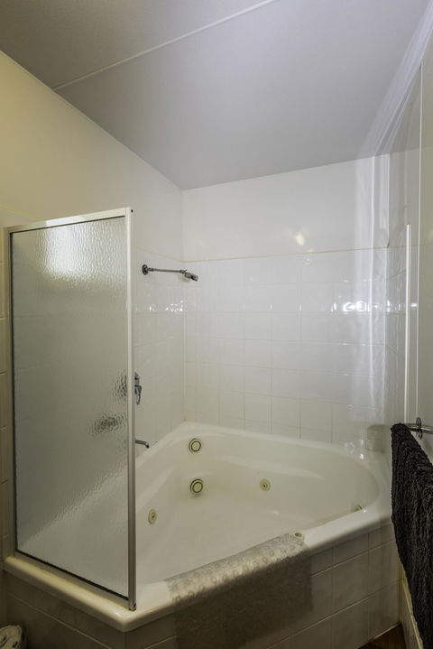 BIG4 Breeze Holiday Park â€“ Mannum - Accommodation Mermaid Beach 5