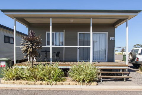 Sundowner Cabin And Tourist Park - Accommodation Mermaid Beach 1