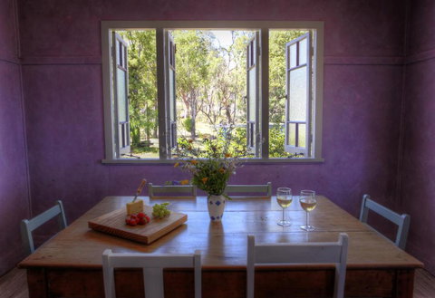 James Farmhouse - Accommodation Mermaid Beach 3