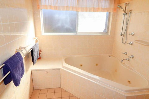 Wemberley Lakehouse - Accommodation Mermaid Beach 4