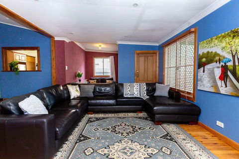 Best Central House â€“ Sleeps 11 - Accommodation Mermaid Beach 6