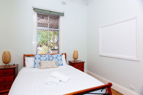 Best Central House â€“ Sleeps 11 - Accommodation Mermaid Beach 4