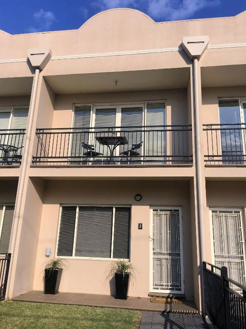 Travers Street Apartment - Accommodation Mermaid Beach 4
