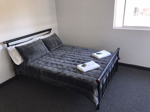 Panania Hotel - Accommodation Mermaid Beach 2