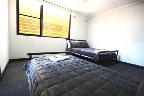 Panania Hotel - Accommodation Mermaid Beach 6