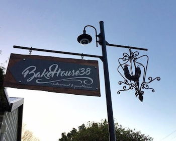 Bakehouse '38 Restaurant & Guesthouse - Accommodation Mermaid Beach 1