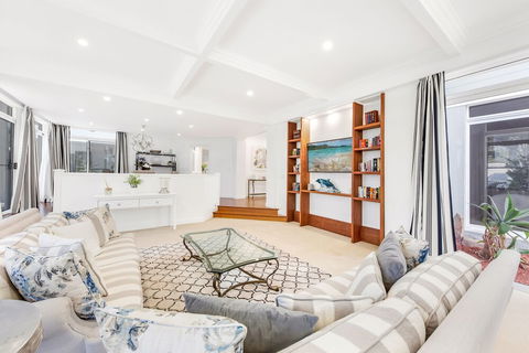 Hamptons Hideaway At The Cove - Accommodation Mermaid Beach 2