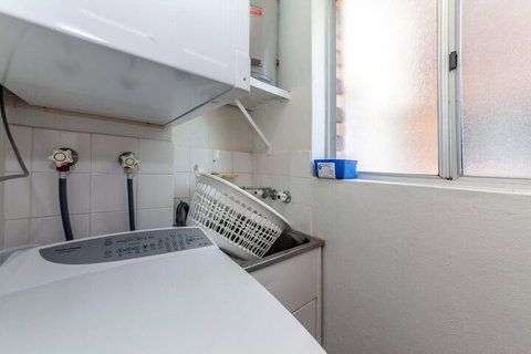 Gretel Lodge Unit 4 / 1 Gretel Close - Accommodation Mermaid Beach 4