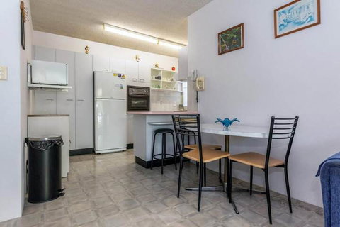 Gretel Lodge Unit 4 / 1 Gretel Close - Accommodation Mermaid Beach 5