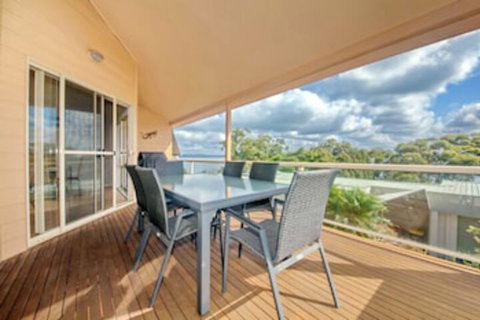 Moy At Nelson Bay, 2/30 Thurlow Avenue - Accommodation Mermaid Beach 0
