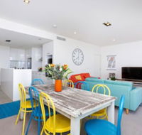 Colour and Swank at the Mill in the Heart of the CBD - Accommodation Mermaid Beach