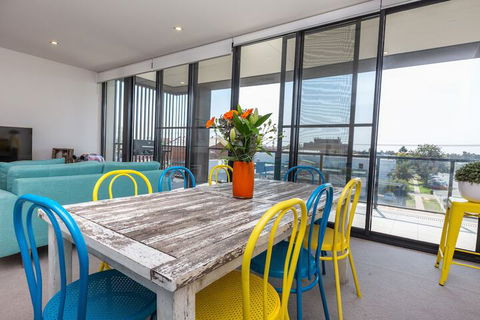 Colour And Swank At The Mill In The Heart Of The CBD - Accommodation Mermaid Beach 6