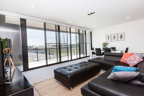 4 Bedroom Executive Apartment In The CBD - Accommodation Mermaid Beach 0