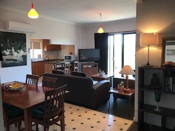 Hill's Creek Holiday Home - Accommodation Mermaid Beach 0