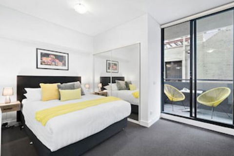 LIZZI, Melbourne Studio Apartment - Accommodation Mermaid Beach 0