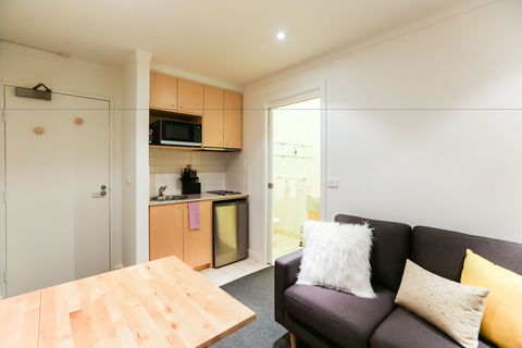 WILLOW, Carlton Studio Apartment - Accommodation Mermaid Beach 1