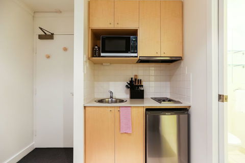 WILLOW, Carlton Studio Apartment - Accommodation Mermaid Beach 3