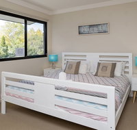 Khione 1 - Modern  spacious with views towards Lake Jindabyne  the mountains beyond - Accommodation Mermaid Beach