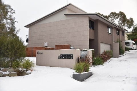 Khione 1 - Modern & Spacious With Views Towards Lake Jindabyne & The Mountains Beyond - Accommodation Mermaid Beach 6