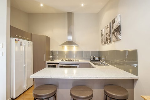Khione 1 - Modern & Spacious With Views Towards Lake Jindabyne & The Mountains Beyond - Accommodation Mermaid Beach 4