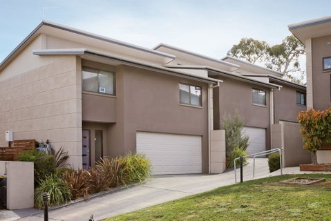 Khione 1 - Modern & Spacious With Views Towards Lake Jindabyne & The Mountains Beyond - Accommodation Mermaid Beach 3