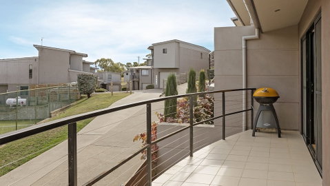 Khione 1 - Modern & Spacious With Views Towards Lake Jindabyne & The Mountains Beyond - Accommodation Mermaid Beach 1
