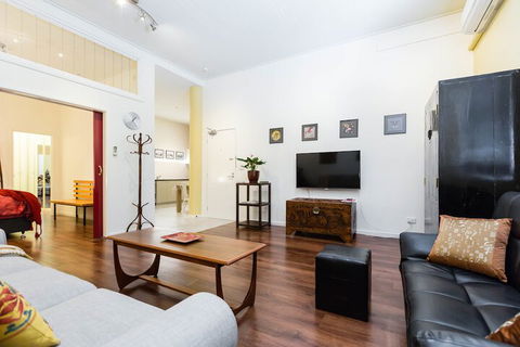 ARCHIE, 1BDR Melbourne Apartment - Accommodation Mermaid Beach 2