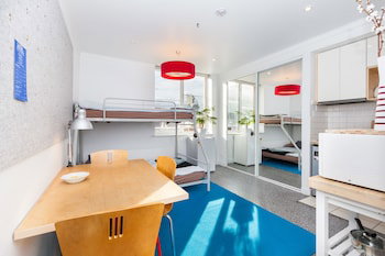 HENRIETTA, Carlton Studio Apartment - Accommodation Mermaid Beach 0