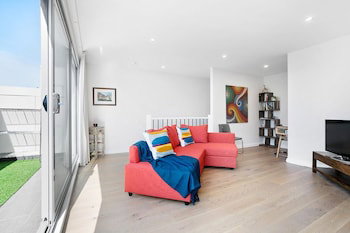 DINA, 2BDR Carlton Apartment - Accommodation Mermaid Beach 0