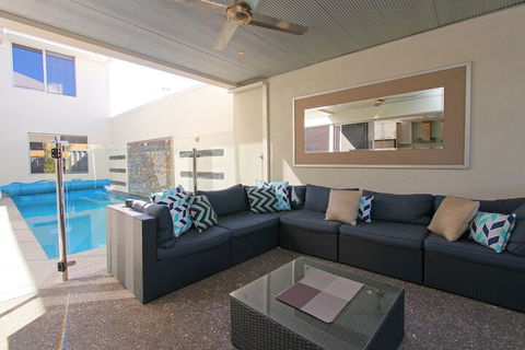 Ambar Villa - Accommodation Mermaid Beach 4