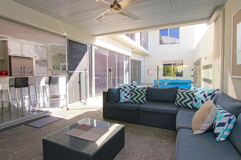 Ambar Villa - Accommodation Mermaid Beach 3