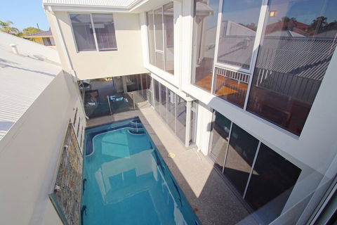 Ambar Villa - Accommodation Mermaid Beach 1