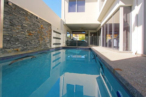 Ambar Villa - Accommodation Mermaid Beach 6
