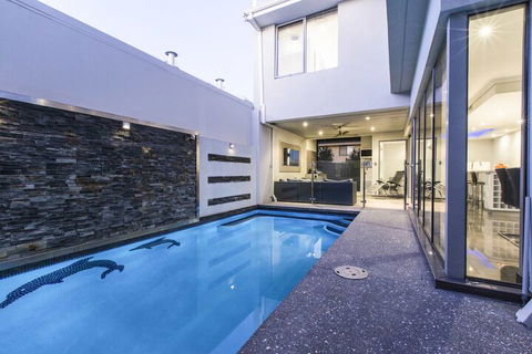 Ambar Villa - Accommodation Mermaid Beach 2