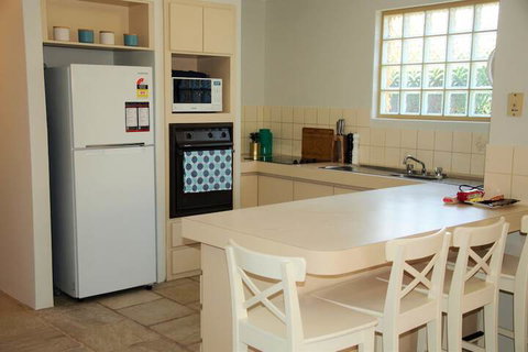 Azure Villa - Accommodation Mermaid Beach 6