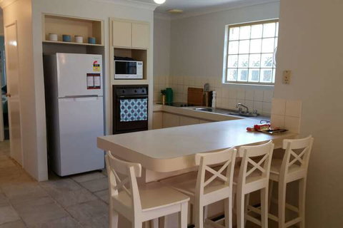 Azure Villa - Accommodation Mermaid Beach 3