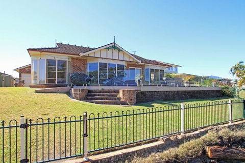 Cormorant Waterfront Home - Accommodation Mermaid Beach 6