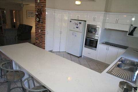 Cormorant Waterfront Home - Accommodation Mermaid Beach 3
