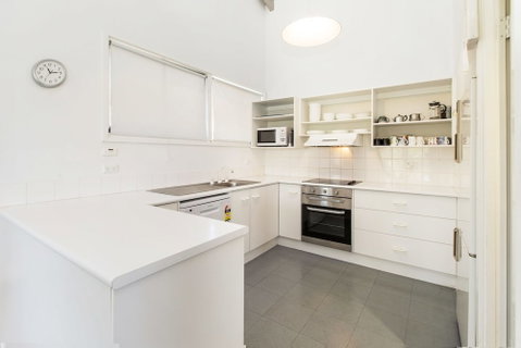 'Matilda' - Spacious & Centrally Located With Great Lake Views - Accommodation Mermaid Beach 2