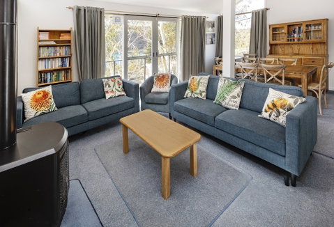 'Matilda' - Spacious & Centrally Located With Great Lake Views - Accommodation Mermaid Beach 1