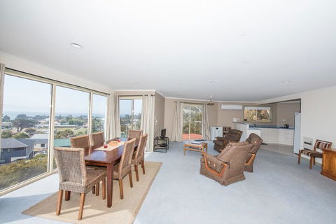 Hilltop Haven - Accommodation Mermaid Beach 1