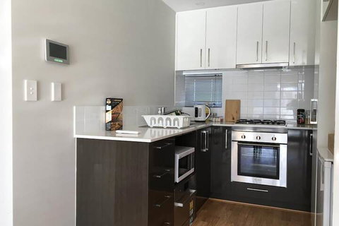 Apartment In Queens Park - Accommodation Mermaid Beach 6