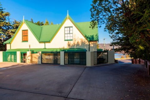 Bayview 3 - Next To Lake Jindabyne - Accommodation Mermaid Beach 0