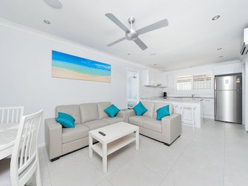 Burraneer At Corlette - Accommodation Mermaid Beach 2