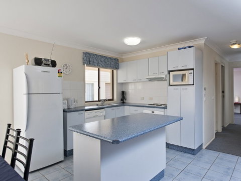 The Breakers 16 Government Road - Accommodation Mermaid Beach 4